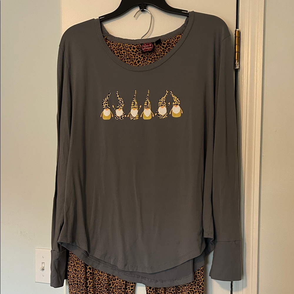 Gray and Leopard print Women's 2 piece Pajama Set with Leopard Gnomes
